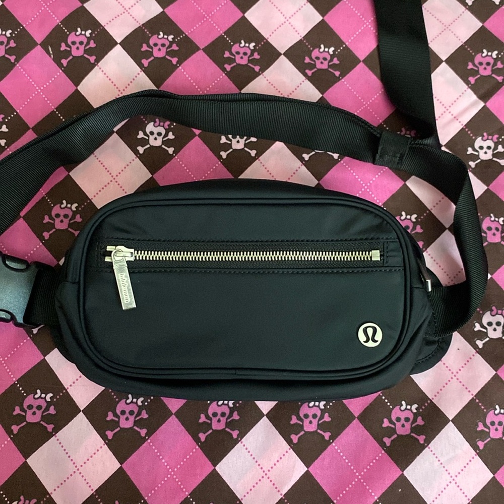 Lululemon wunderlust crossbody belt bag